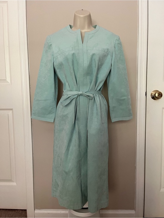 Posh Ultras Dresses & Skirts - Vintage Posh Ultrasuede 70s dress with belt light teal color